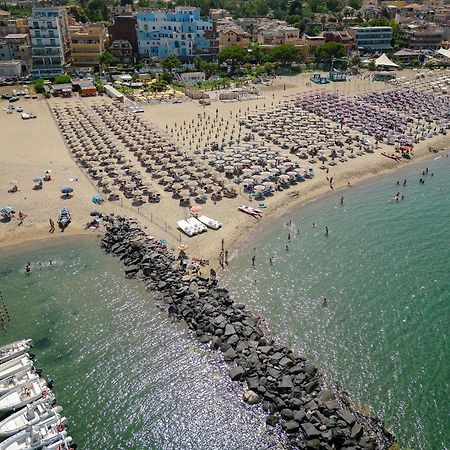 Hotel Sabbie D'Oro Giardini Naxos Eksteriør billede