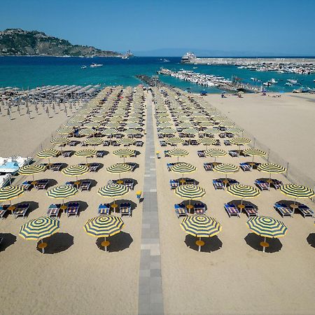 Hotel Sabbie D'Oro Giardini Naxos Eksteriør billede