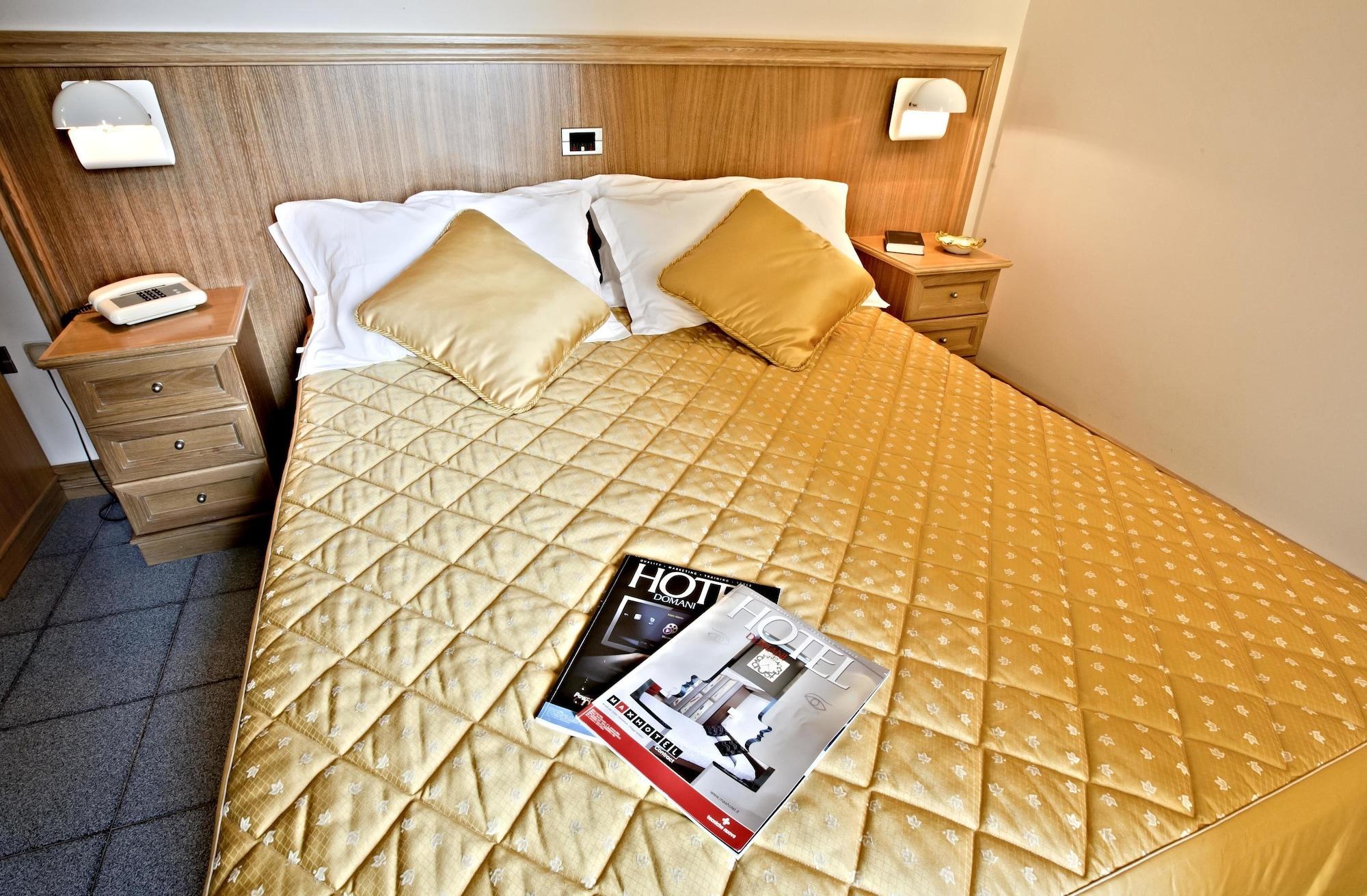 Hotel Sabbie D'Oro Giardini Naxos Eksteriør billede