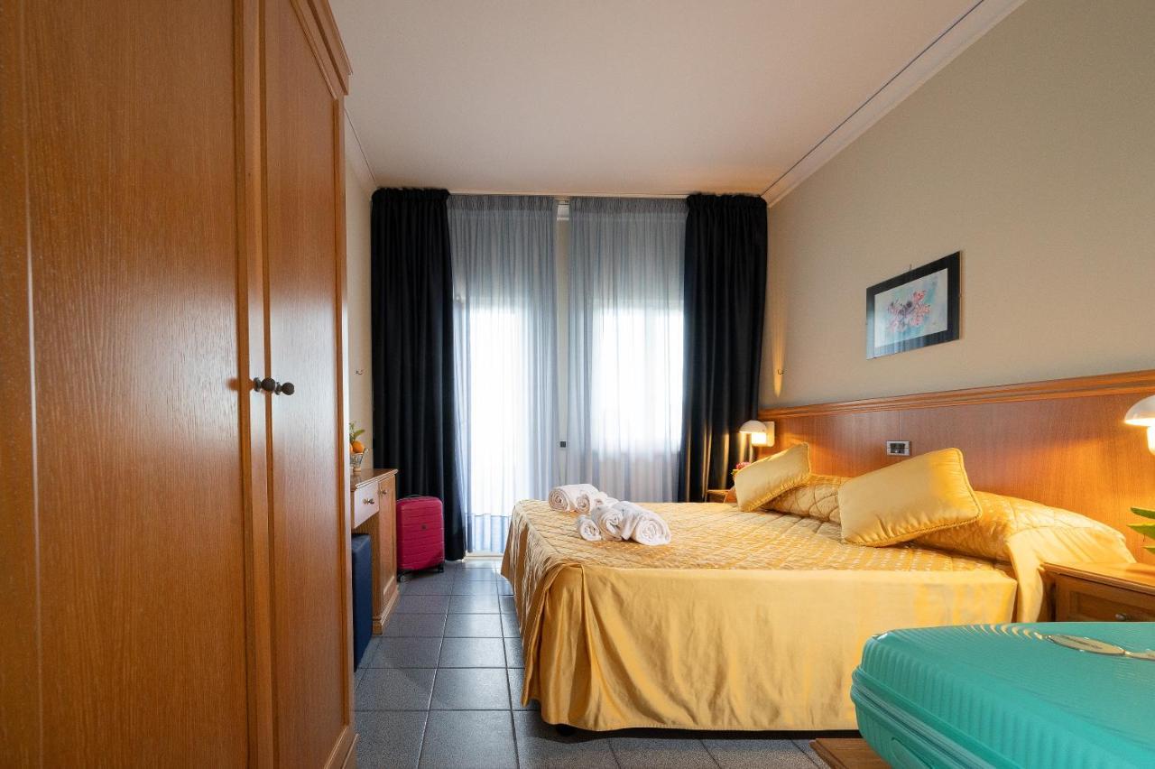 Hotel Sabbie D'Oro Giardini Naxos Eksteriør billede