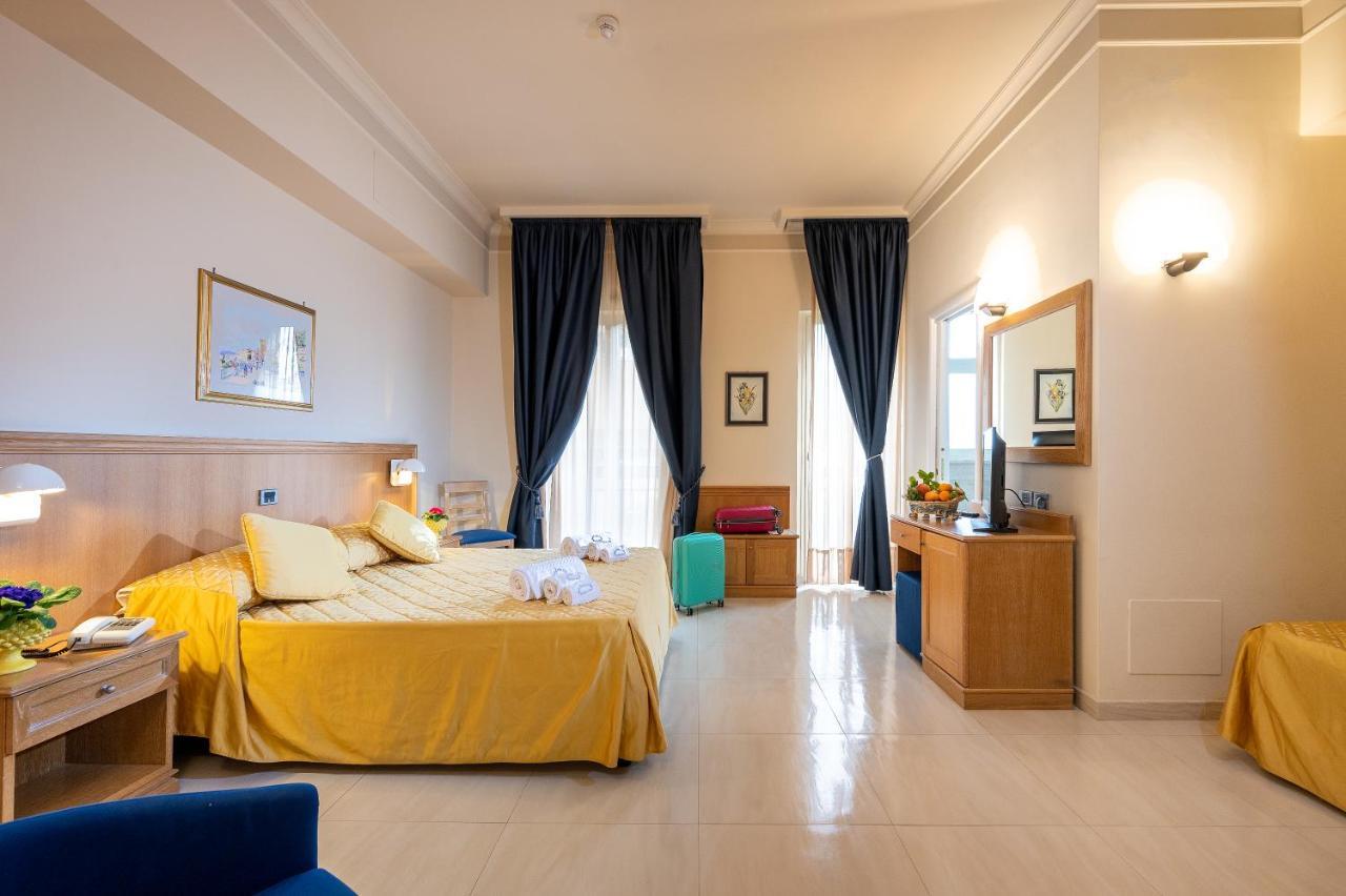 Hotel Sabbie D'Oro Giardini Naxos Eksteriør billede