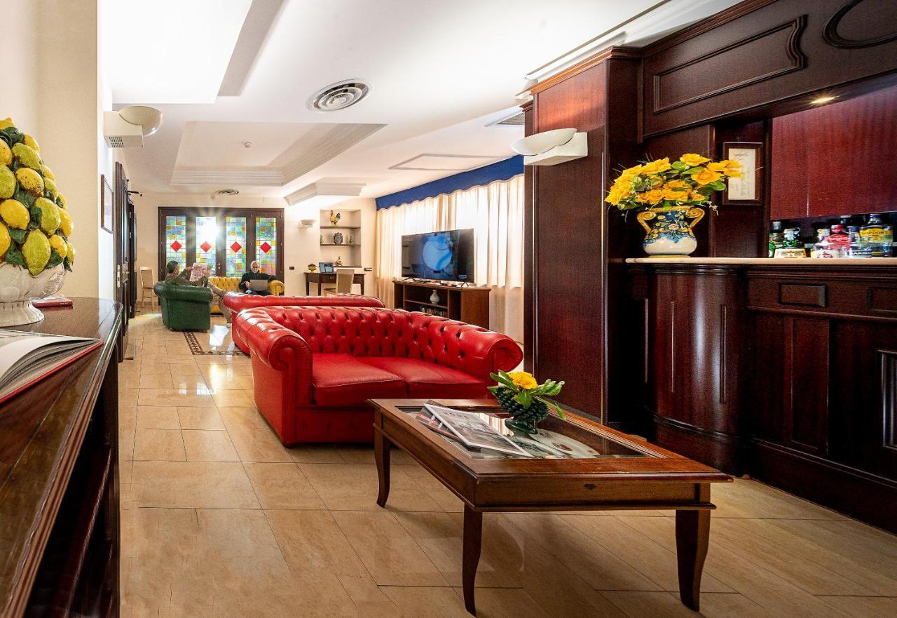 Hotel Sabbie D'Oro Giardini Naxos Eksteriør billede