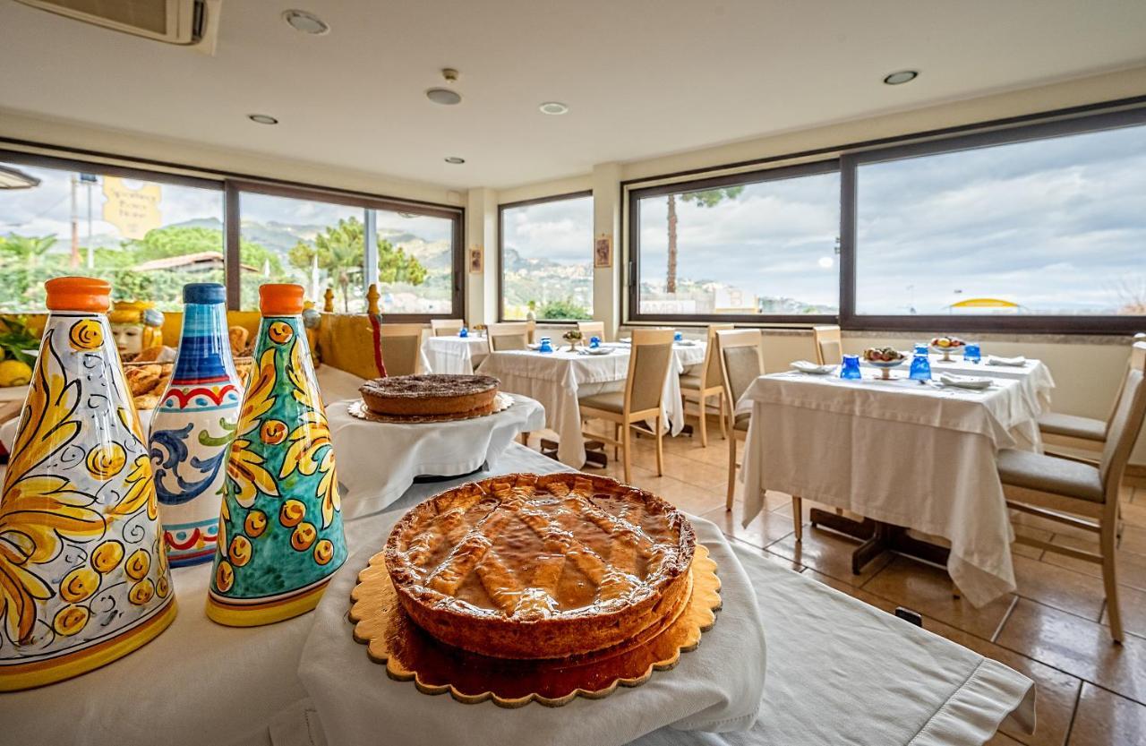 Hotel Sabbie D'Oro Giardini Naxos Eksteriør billede