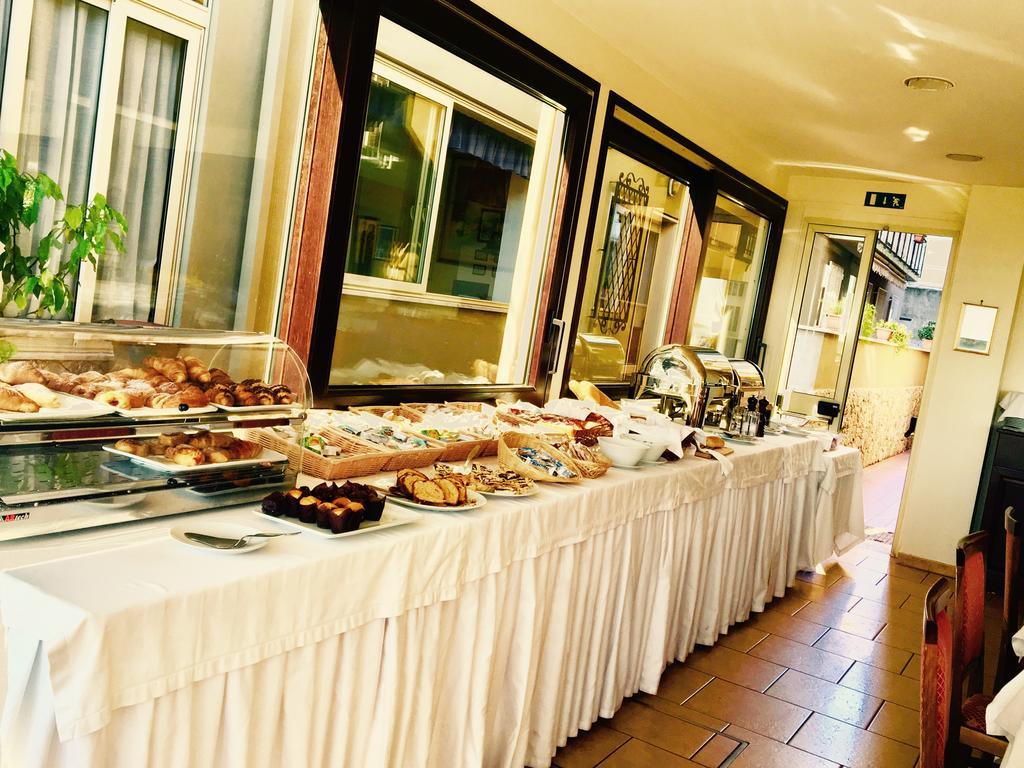Hotel Sabbie D'Oro Giardini Naxos Eksteriør billede