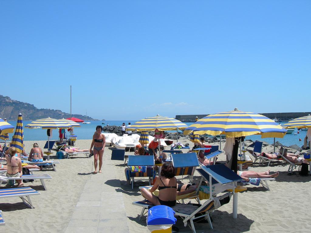 Hotel Sabbie D'Oro Giardini Naxos Eksteriør billede