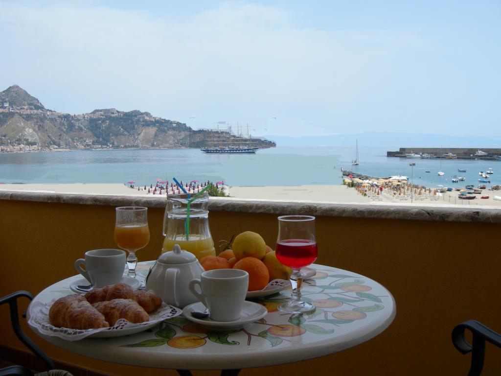 Hotel Sabbie D'Oro Giardini Naxos Eksteriør billede
